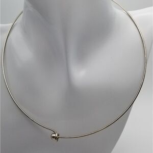 Simplistic round collar necklace. OFL